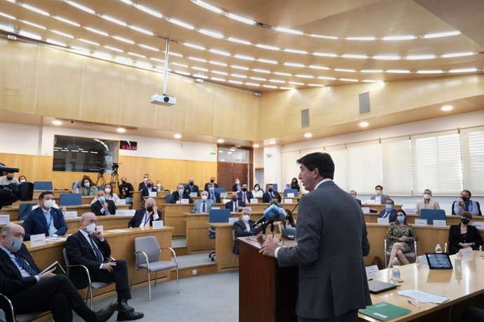 El vicepresidente de la Junta y consejero de Turismo, Regeneración, Justicia y Administración Local, Juan Marín, durante su intervención en la mesa redonda de clausura del III Seminario Cátedra Peñarroya Turismo Costa del Sol