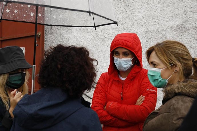 La candidata de Más Madrid a la Presidencia de la Comunidad de Madrid, Mónica García durante su visita a la granja sierra norte de Madrid
