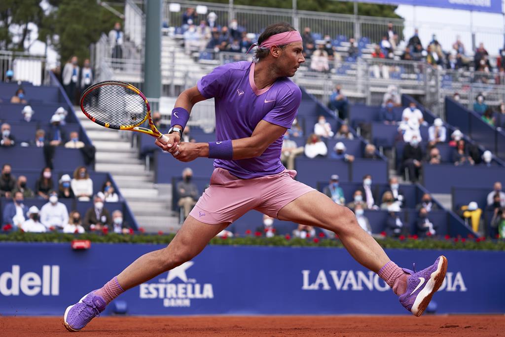 Nadal defeats Nishikori in another three-set duel at Godó