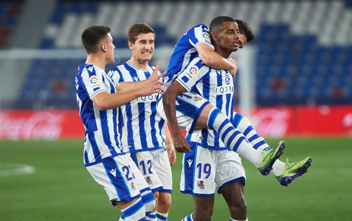 Archivo - La Real Sociedad celebra un gol esta temporada