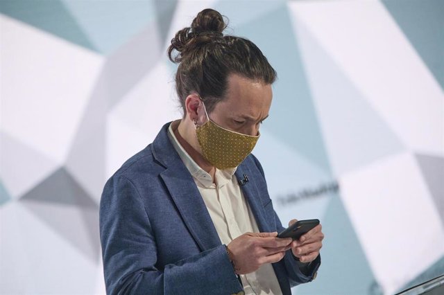 El candidato de Unidas Podemos a la Presidencia de la Comunidad de Madrid, Pablo Iglesias; minutos antes del comienzo del primer debate electoral previo a los comicios a la Asamblea de Madrid, en Telemadrid, a 21 de abril de 2021