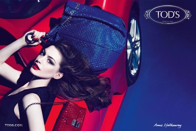 Archivo - Anuncio Tod's Con Anne Hathaway