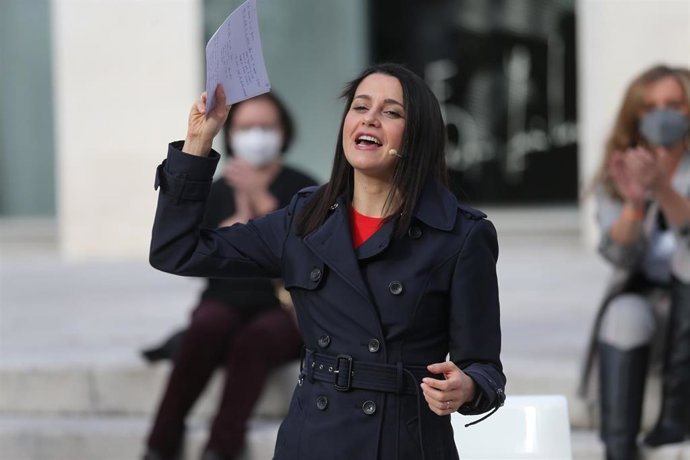 La presidenta de Ciudadanos, Inés Arrimadas interviene durante un acto electoral en Rivas, a 22 de abril de 2021 en Madrid (España). La finalidad del acto es exponer las propuestas de la formación naranja a las familias madrileñas de cara a los comicios
