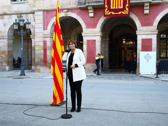 La presidenta del Parlament, Laura Borrs, en la declaración con motivo de Sant Jordi frente al palau del Parlament