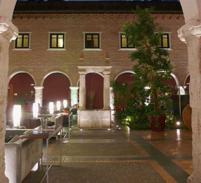 Archivo - Un hotel de Valladolid.