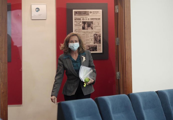 Archivo - El La vicepresidenta y Ministra de Asuntos Económicos y Digitalización, Nadia Calviño, comparece en rueda de prensa tras la constitución con los agentes sociales de la Mesa de Diálogo Social para la Recuperación, la Transformación y la Resilie