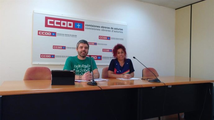 Archivo - El secretario general del sindicato de enseñanza de CCOO de Asturias, Borja Llorente, y la secretaria de comunicación y formación, Susana Nanclares.