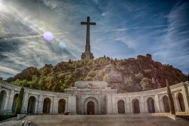 Archivo - Imagen del Valle de los Caídos, donde está enterrado Francisco Franco, desde allí, según el Gobierno, el cuerpo del dictador será exhumado en unas semanas, en San Lorenzo de El Escorial (Madrid/España), a 2 de octubre de 2019.