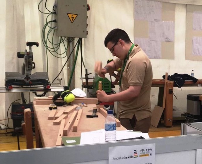 Archivo - Un estudiante de FP. Archivo