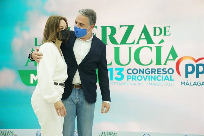 Archivo - Patricia Navarro y Elías Bendodo en el congreso provincial del pasado 7 de marzo de 2021 en el que fue reelegido presidente del PP de Málaga