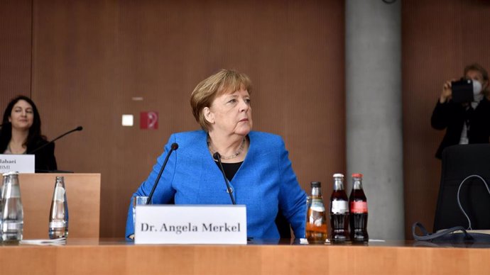 Angela Merkel comparece ante el Parlamento alemán.