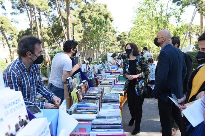 La vicelcaldesa de Zaragoza, Sara Fernández, en el Día del Lbro