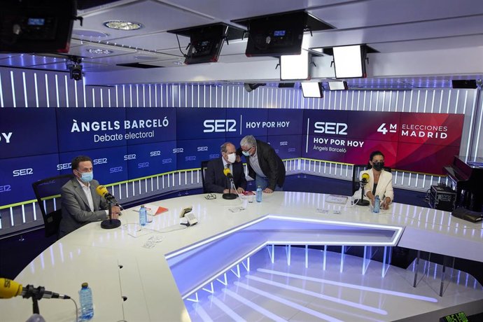  El candidato de Cs, Edmundo Bal; el candidato del PSOE, Ángel Gabilondo; y la candidata de Vox, Rocío Monasterio, minutos antes de que de comienzo un debate electoral organizado por la cadena SER