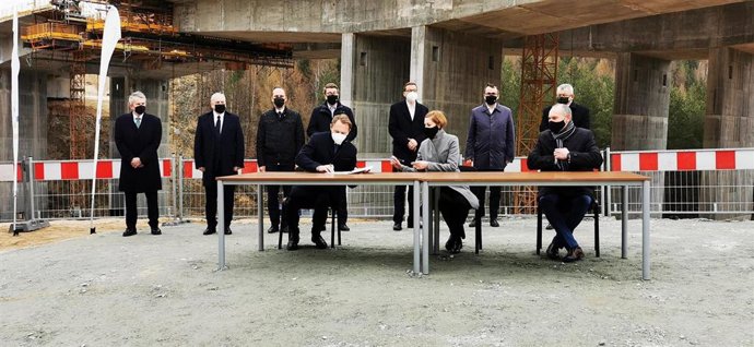 Firma del contrato de Budimex