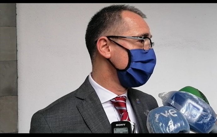 Archivo - El consejero de Salud, Pablo Fernández.