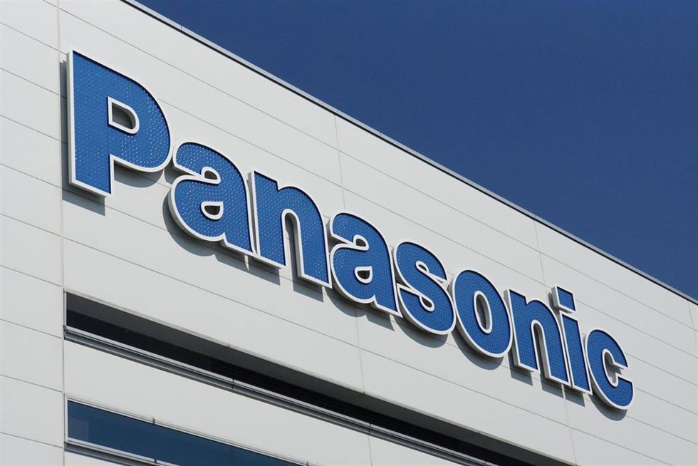 Archivo - FILED - 01 November 2018, Japan, Fukuoka: A general view of the logo of the Japanese electronics company Panasonic on a factory building. Photo: Christoph Dernbach/dpa
