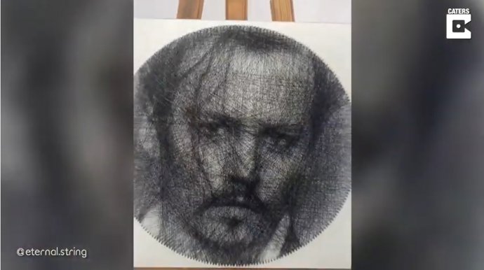 Este retrato de Johnny Depp está hecho exclusivamente con hilo de coser