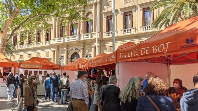 La Feria de Artesanos se celebra este 23 de abril en la Plaza de Aragón