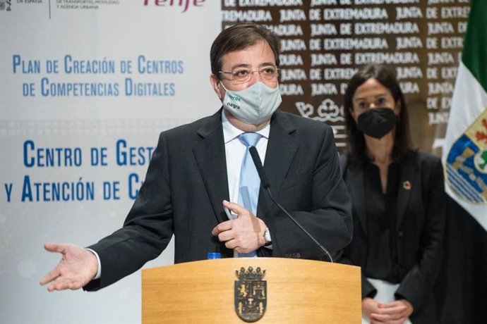 El presidente de la Junta, Guillermo Fernández Vara, en la rueda de prensa de este viernes en Mérida.