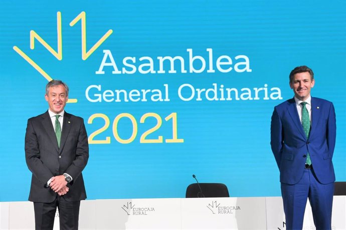El presidente y del director general de Caja Rural en la Asamblea General.