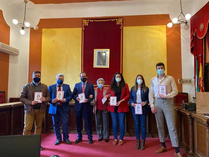 Luis González, con Los violines de Treblinka, ganador de la categoría Relato Breve Nacional; Juan Carlos Camacho en la modalidad Relato Breve Local con El hombre de las estrellas y Aída Muñoz ganadora en Microrrelato por whatsapp por La hiedra'.