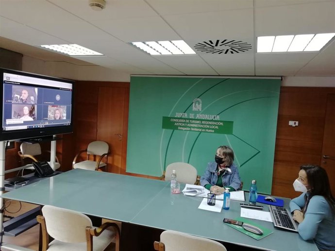 Delegada de Turismo insta a empresarios a solicitar las ayudas para el mantenimiento de la actividad.