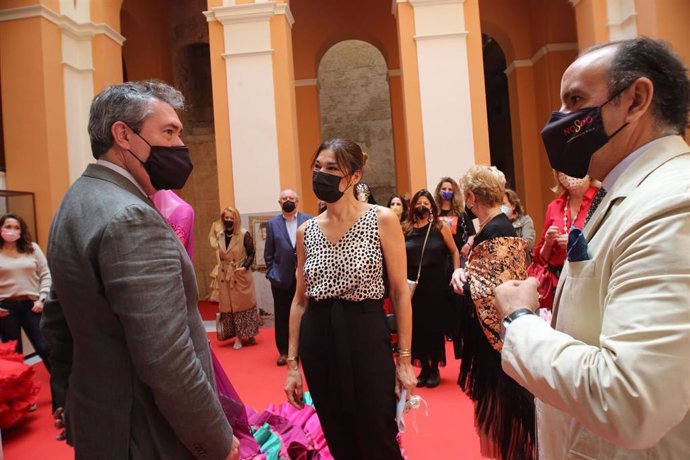 Espadas y Páez, en la presentación del desfile virtual de moda flamenca