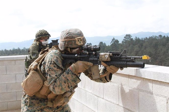 Militares del Cuerpo de Marines de EE.UU. Asignados a la Fuerza de Combate Expedicionaria de la Armada americana en Cabo Noval Siero.