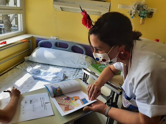 Los pacientes del Hospital Infantil disfrutan del Día del Libro y de una particular Feria