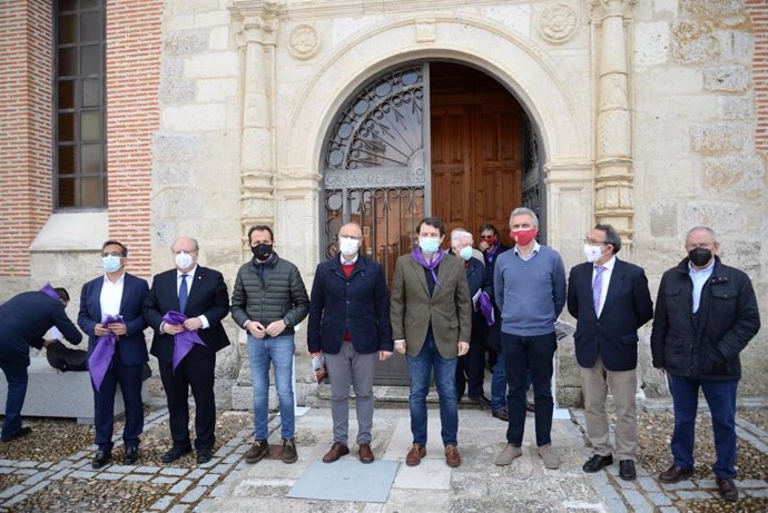 Autoridades que han asistido al acto celebrado en la Casa de Cultura de Villalar este Día de Castilla y León.