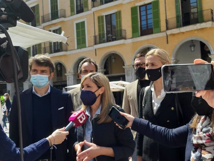 La coordinadora autonómica de Cs, Patricia Guasp, atendiendo a los medios.