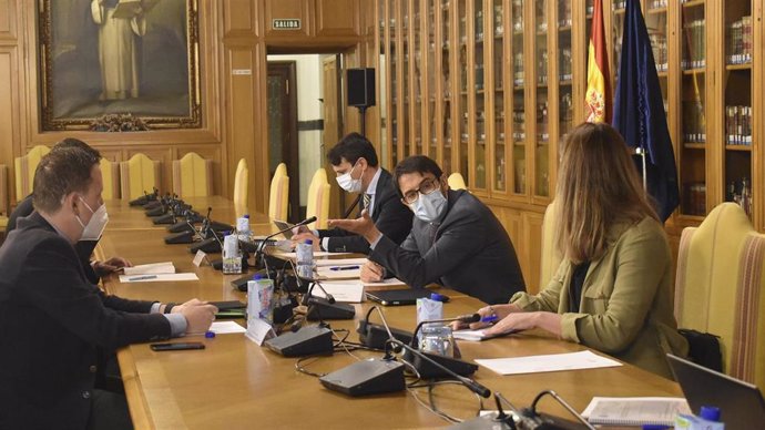 El secretario de Estado de Justicia, Pablo Zapatero, en una reunión con las asociaciones de letrados de la administración de justicia.