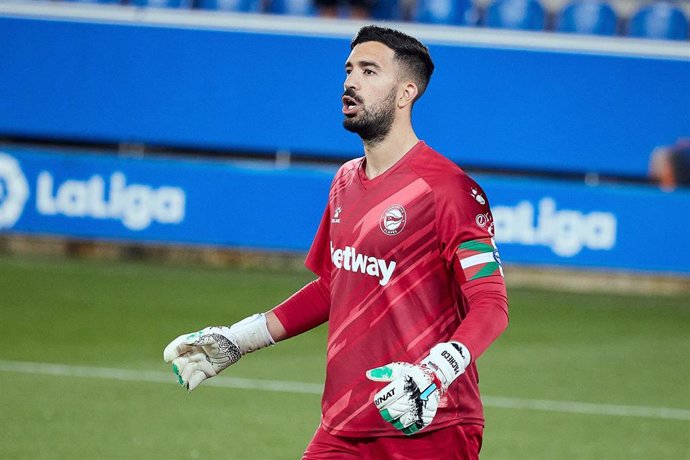 Fernando Pacheco, portero del Deportivo Alavés, durante un partido