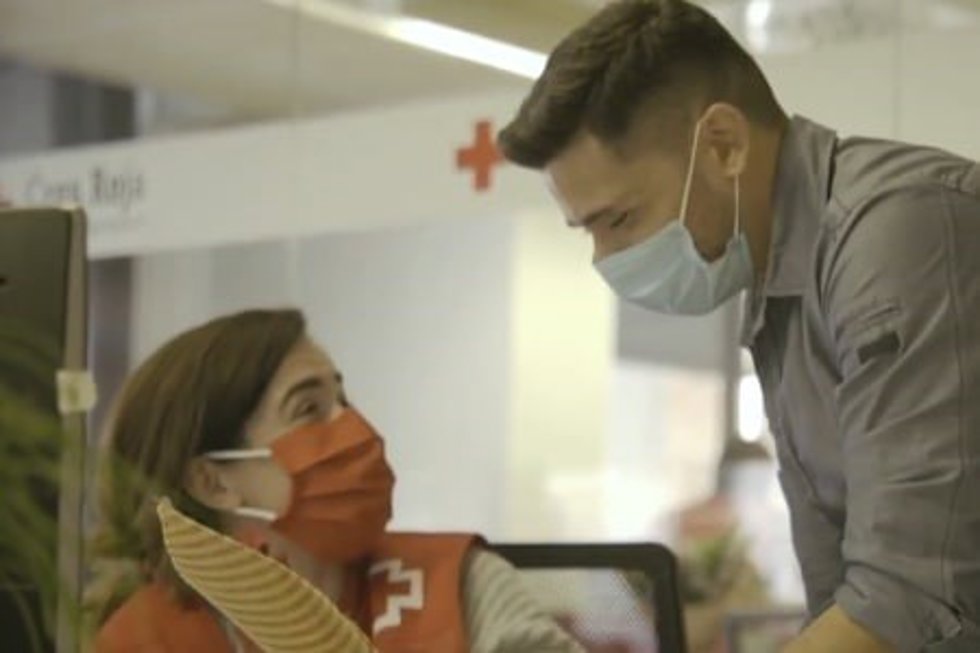 La colaboración entre Rosistirem y Creu Roja incluye la realización de un cortometraje donde se tratan los servicios de la entidad social, así como otras historias que pueden ocurrir durante este 23 de abril.