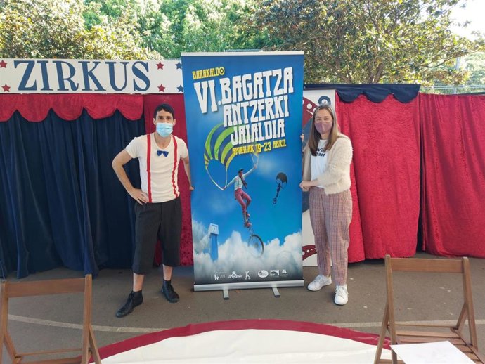 Nerea Cantero y Mikel Pikaza hacen balance de Festival de Teatro de Bagatza, en Barakaldo