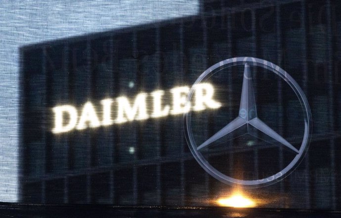 Archivo - Logo de Daimler. 