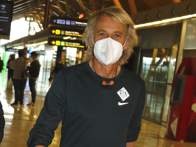 JESÚS CALLEJA LLEGA AL AEROPUERTO