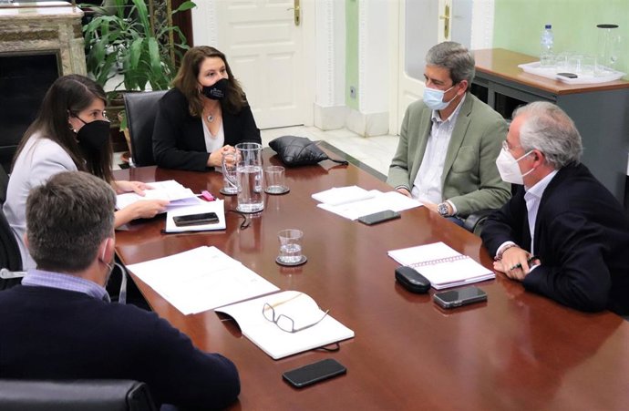 La consejera de Agricultura, Ganadería, Pesca y Desarrollo Sostenible, Carmen Crespo, se ha reunido con el presidente de la Federación Andaluza de Caza (FAC), José María Mancheño.