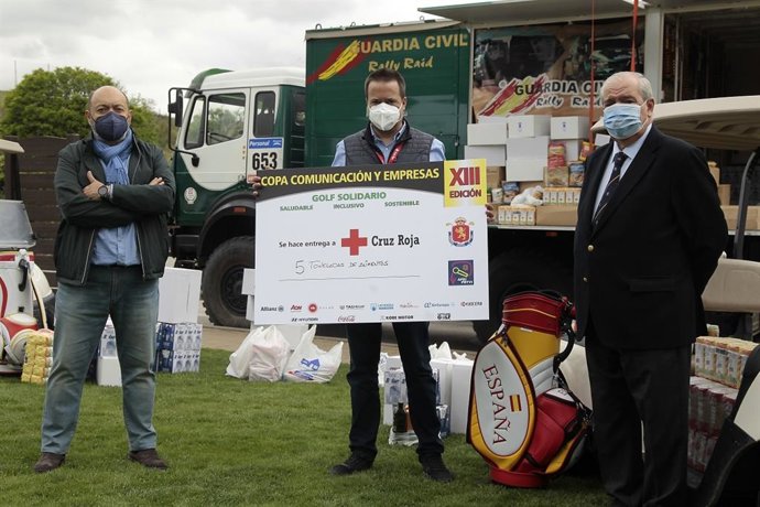 La RFEG entrega cinco toneladas de alimentos a Cruz Roja gracias al evento '1.000 hoyos solidarios'