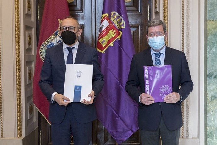 El diputado general de Álava, Ramiro González, y el presidente de la Diputación de Burgos, César Rico