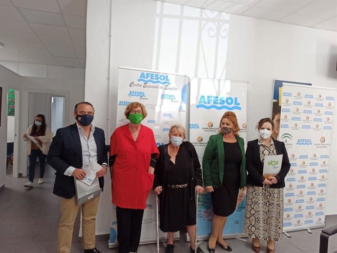 Ana Gil, parlamentaria andaluza de Vox por Málaga, en ua reunión en Afesol