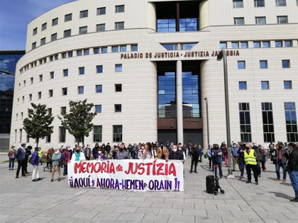 Una concentración en Pamplona reclama que la Ley de Memoria Democrática "ponga fin a la impunidad franquista"