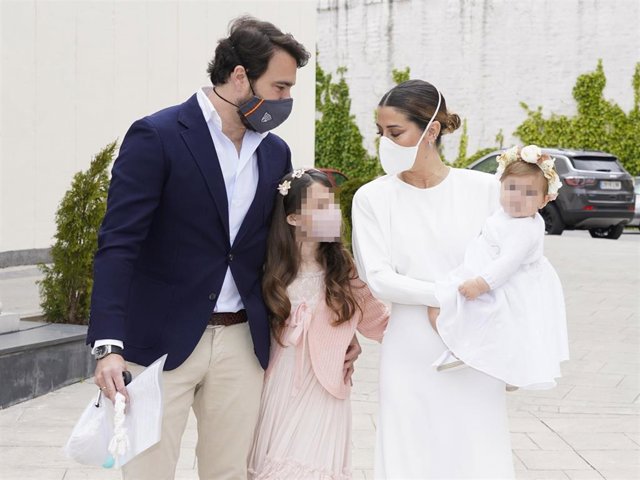 JAVIER UNGRÍA Y ELENA TABLADA EN EL BAUTIZO DE SU HIJA CAMILA