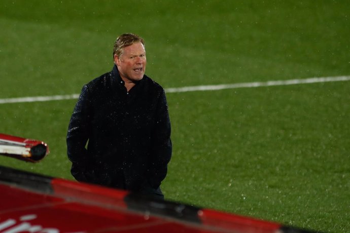 MADRID, SPAIN - APRIL 10: Ronald Koeman, coach of FC Barcelona, gestures during the spanish league, La Liga, football match played between Real Madrid and FC Barcelona at Alfredo Di Stefano stadium on April 10, 2021 in Madrid, Spain.