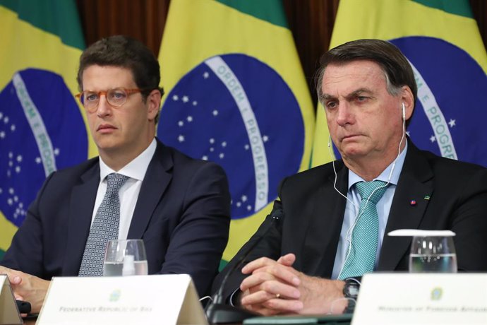 HANDOUT - 22 April 2021, Brazil, Brasilia: Brazilian President Jair Bolsonaro (R) attends the virtual Leaders Summit on Climate, called on by USPresident Joe Biden. Photo: Marcos Correa/Palácio do Planalto/dpa - ATTENTION: editorial use only and only i