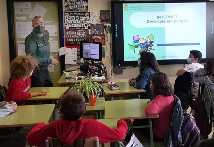 Guardia Civil reactiva el Plan Director en los centro escolares de Ibiza y Formentera.