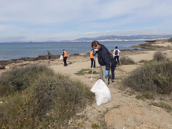 Jornada de la actividad 'Basuraleza' en Es Carnatge.