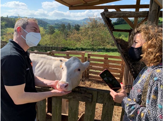 Susana Fernández visita Los Caserinos.