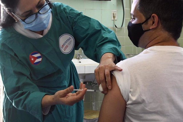 Ensayo de la vacuna Soberana 02 contra el coronavirus en Cuba