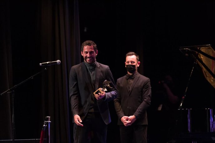 Paco León recibe en Ibiza el Premio Astarté de Honor del Festival Ibicine.